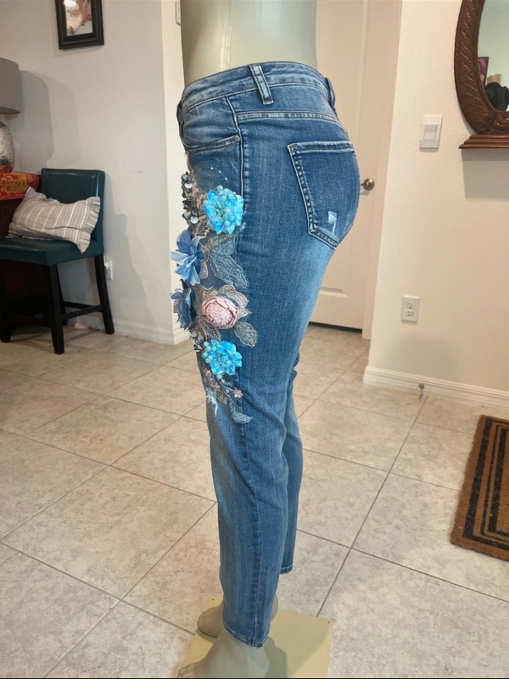Boston Proper Blue Denim Ankle Jeans with Floral Appliqué - Picture 4 of 10
